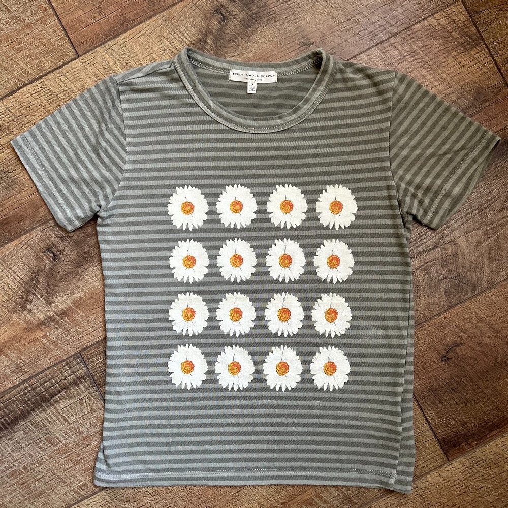 Urban Outfitter’s -Truly Madly Deeply Daisy Flower Short Sleeve Top -Size S - Picture 7 of 10